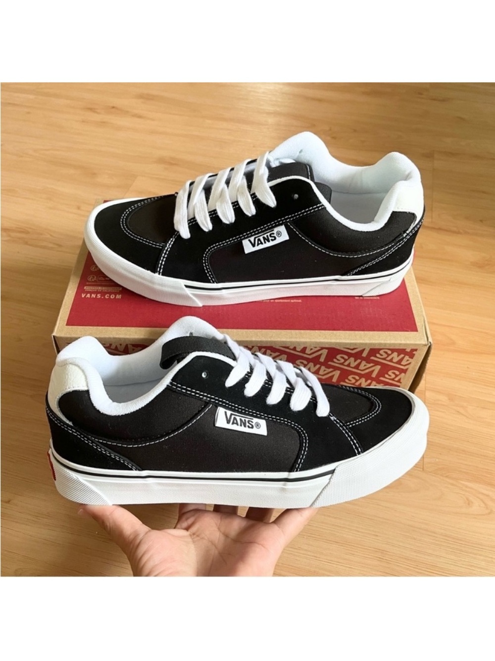 Vans Chukka Push Shoes
Black / White Women 10.0 US
Mens 8.5 US